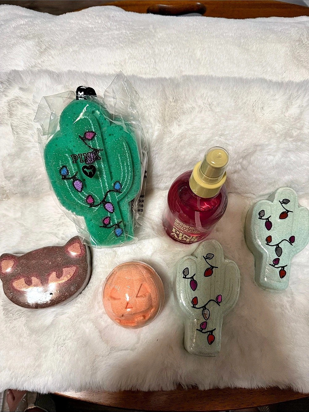 Victoria's Secret PINK Pineapple Spritz Me! Hair & Body Mist & 4 Bath Bombs NEW